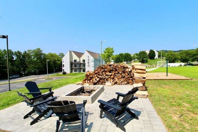 Building Photo - 1380 Hunters Rd