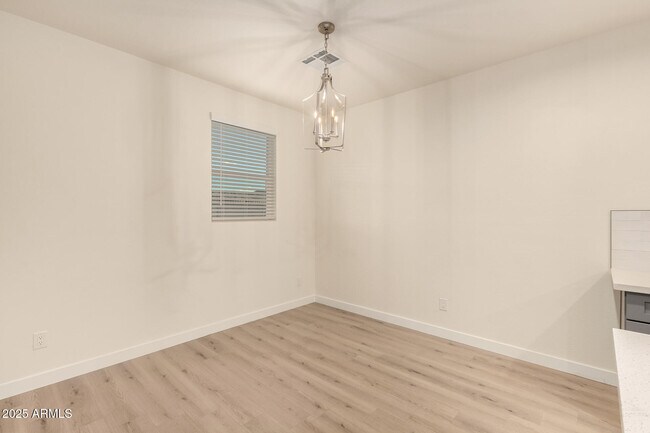 Building Photo - 129 W Latona Rd