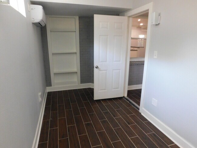Building Photo - 3606 Lakefield St