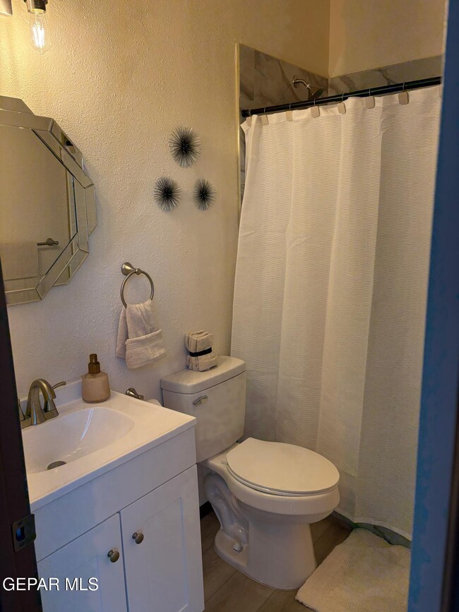 Building Photo - 3418 Pershing Dr