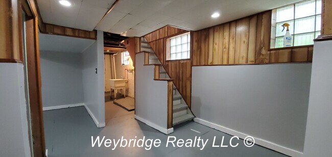 Building Photo - Spacious 3+ Bedroom Home in East Price Hill – Finished Basement & Large Backyard!