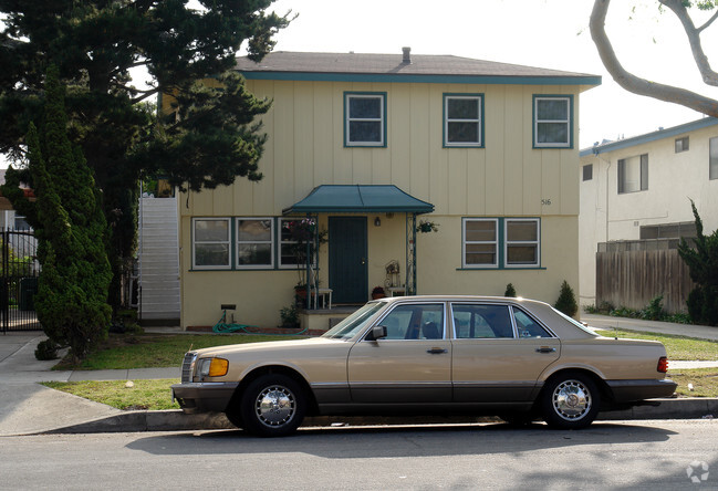 Building Photo - 516 S Flower St