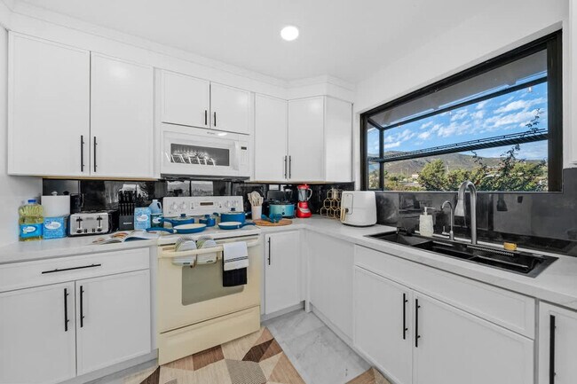 Building Photo - 14552 Skyline Truck Trail