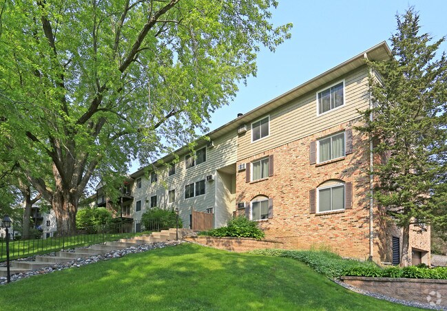 Building Photo - 10301 Cedar Lake Rd