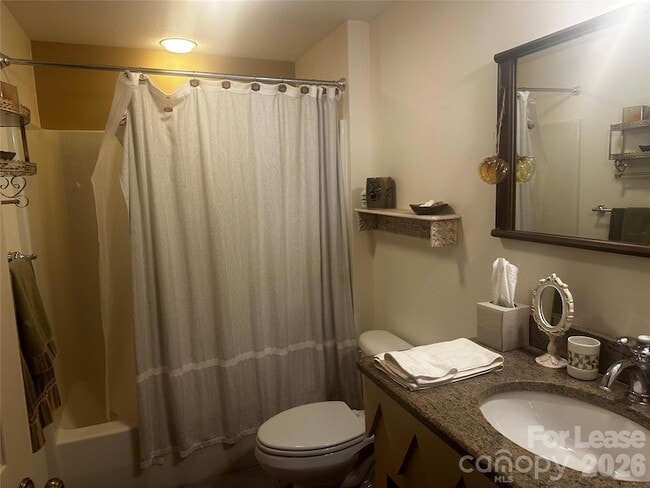 Building Photo - 300 Creekside Wy