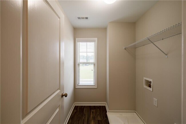Building Photo - 221 Winterset Cir