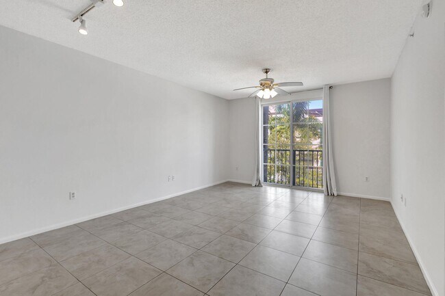 Building Photo - 720 S Sapodilla Ave