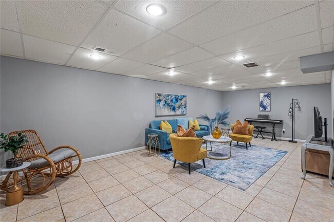 Building Photo - 555 Douthit Ferry Rd