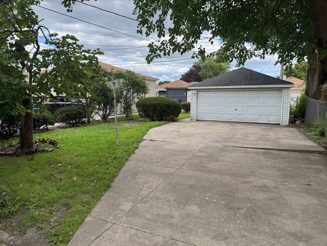 Building Photo - Cozy 2BR, 1BA Single Family Home 2CG