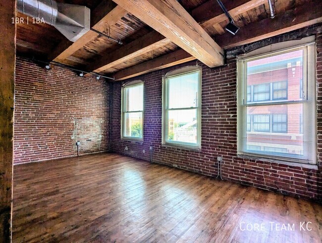 Building Photo - LARGE one bedroom in River Market!