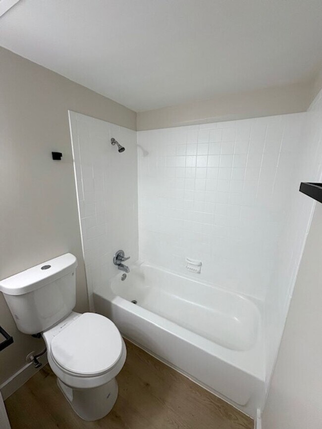 Building Photo - Stunning 4-Bedroom, 2.5-Bathroom Townhouse in the Heart of Sarasota!