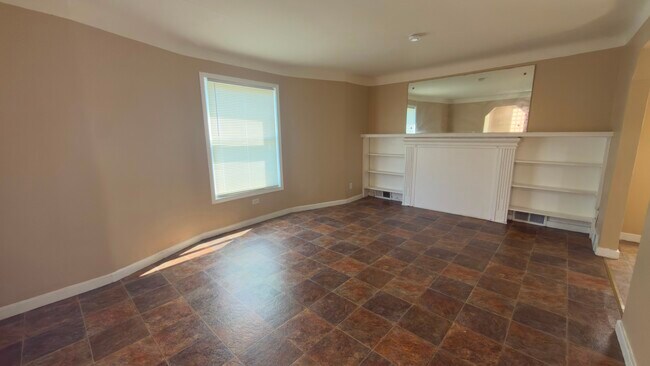 Building Photo - 15261 Mapleridge St