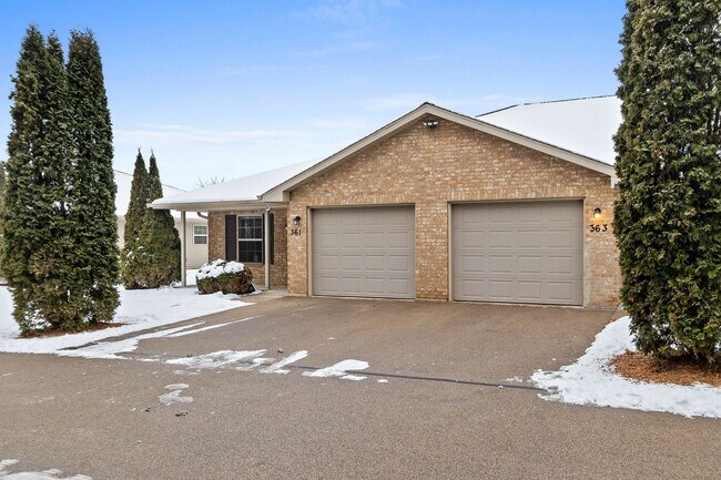 Building Photo - 363 Meadow View Rd