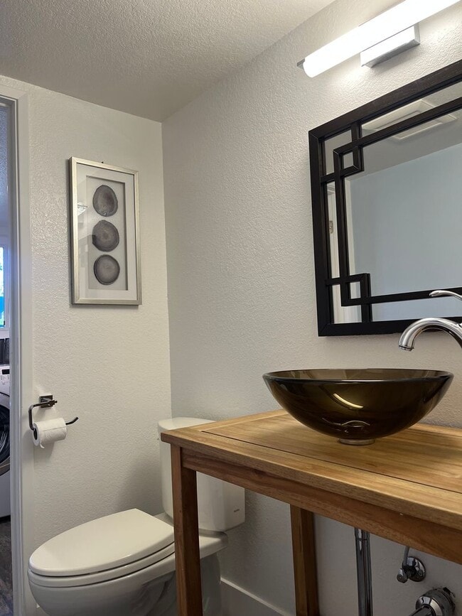 Building Photo - Modern Living Steps from Downtown Mountain View Shopping & Dining!