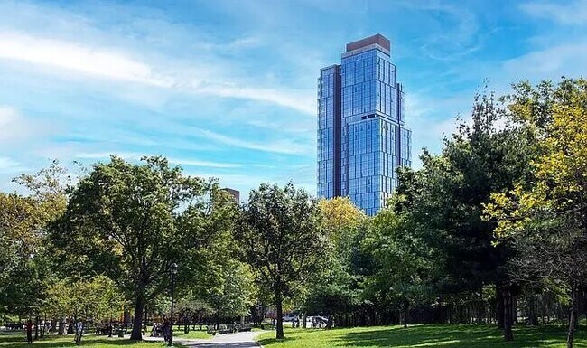 Building Photo - 2230 Cropsey Ave