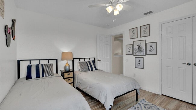 Building Photo - 8176 Fan Palm Way