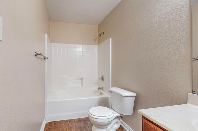 Building Photo - Charming 3-Bedroom Home on Treed Cul-de-Sa...