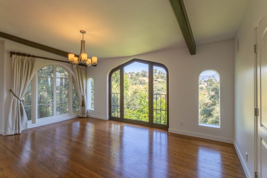 Building Photo - 854 Oneonta Dr