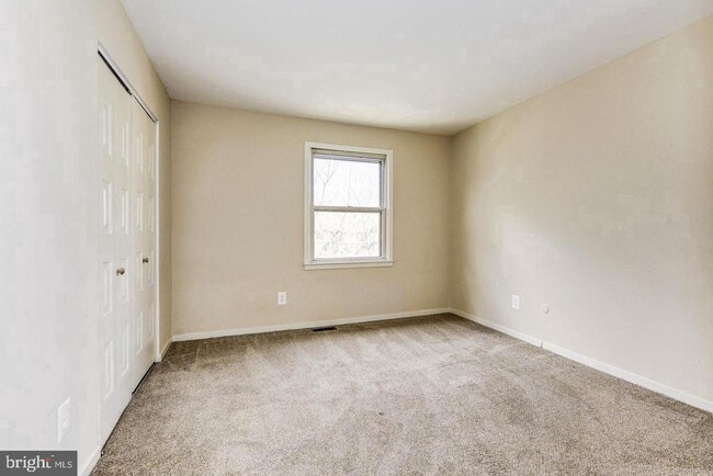 Building Photo - 215 Keats Dr
