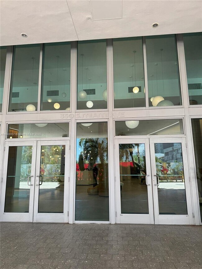 Building Photo - 350 S Miami Ave