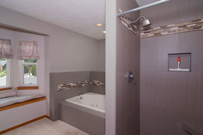 Building Photo - COMING SOON !! 3 bed 2.5 Bath Home on .5 acre lot in corner of Culdesac Mead School District