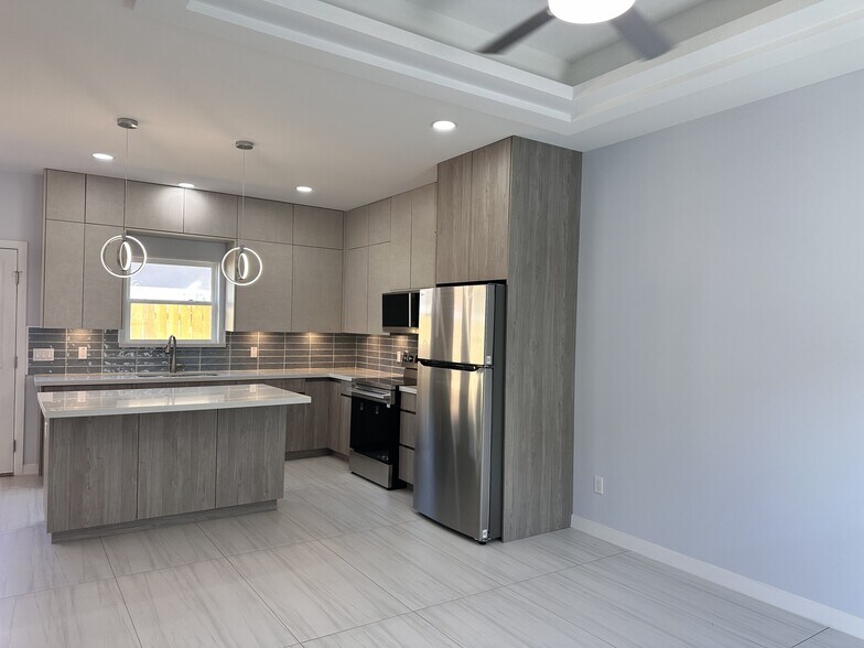 Building Photo - 11313 N 25th St