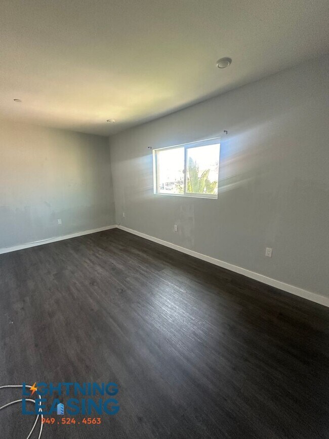 Building Photo - 5859 1/2 West Blvd-5859 1/2D