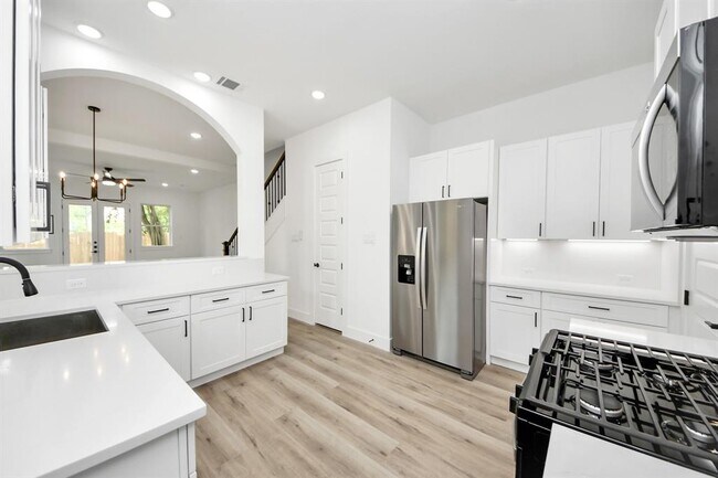 Building Photo - 8311 Venus St