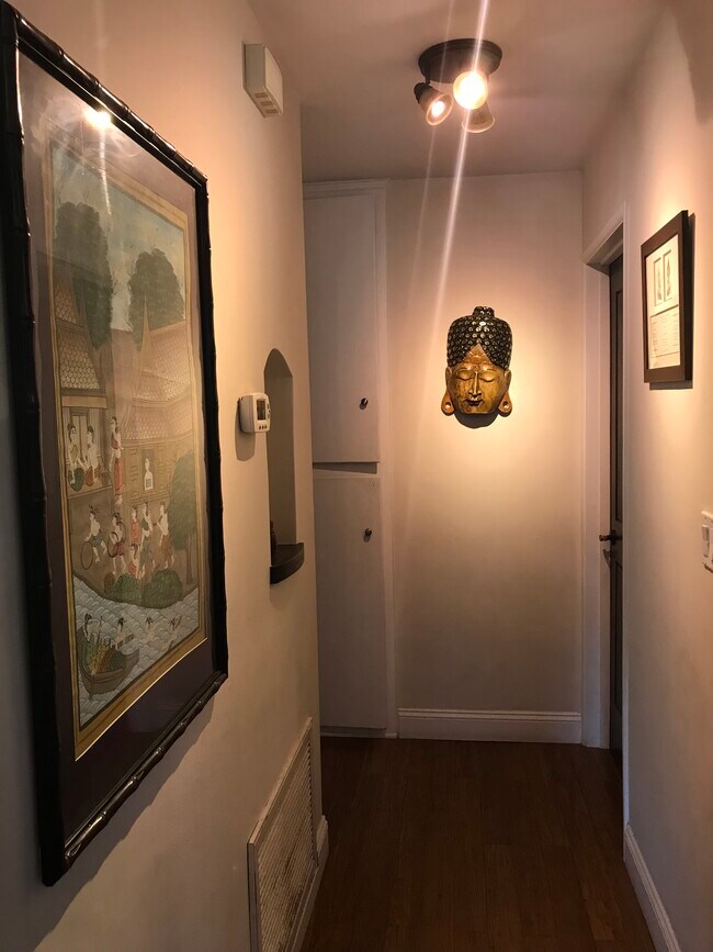 Building Photo - 332 21st St