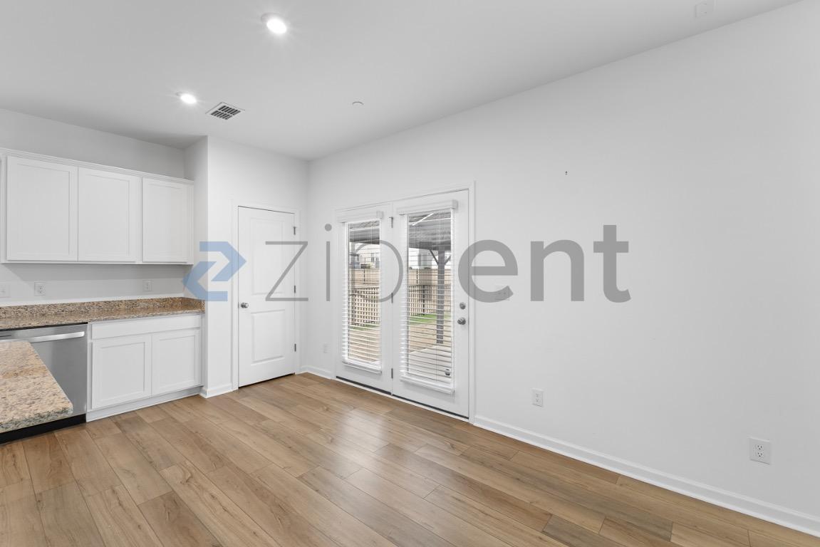 Building Photo - 3038 Langhorne Ave SW