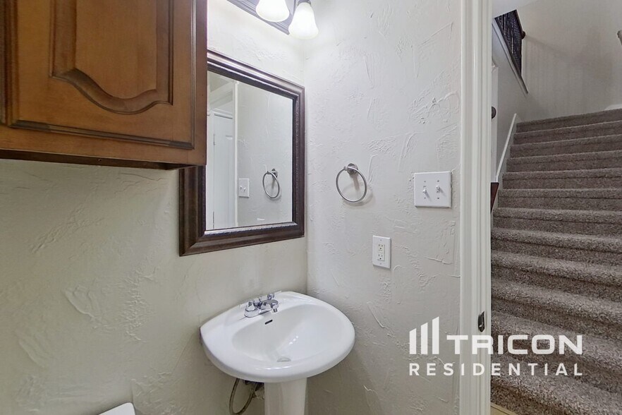 Building Photo - 4120 Comanche Dr