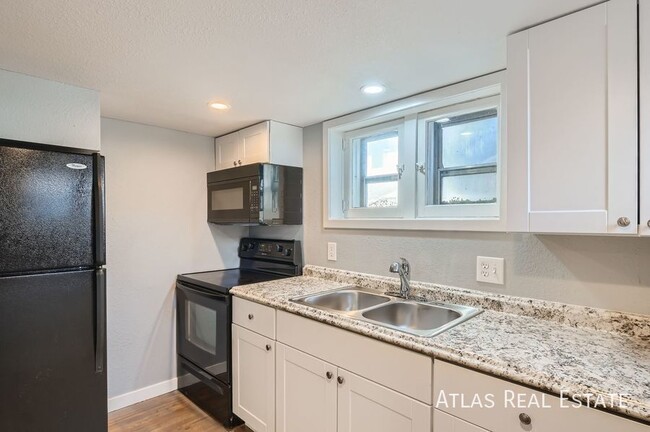 Building Photo - 1811 14th Ave