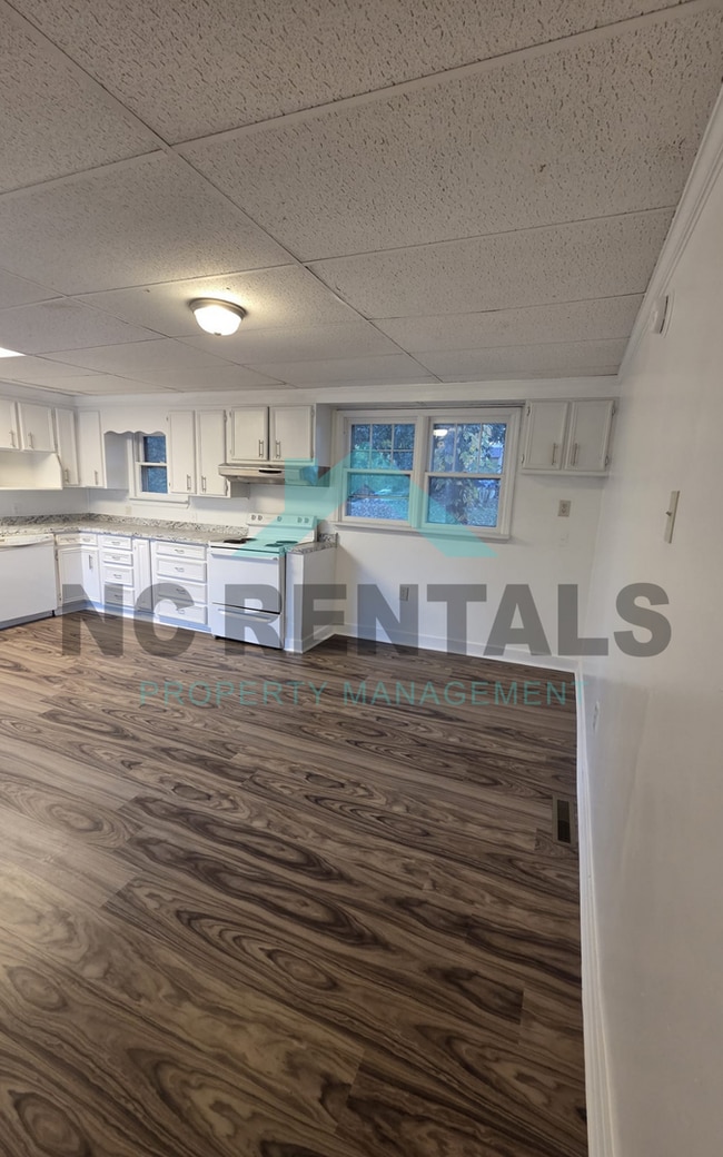 Building Photo - 721 Davis St