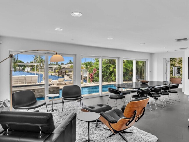 Building Photo - 1640 NE 43rd St