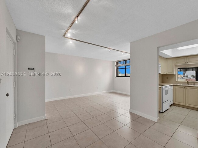 Building Photo - 9420 W Flagler St