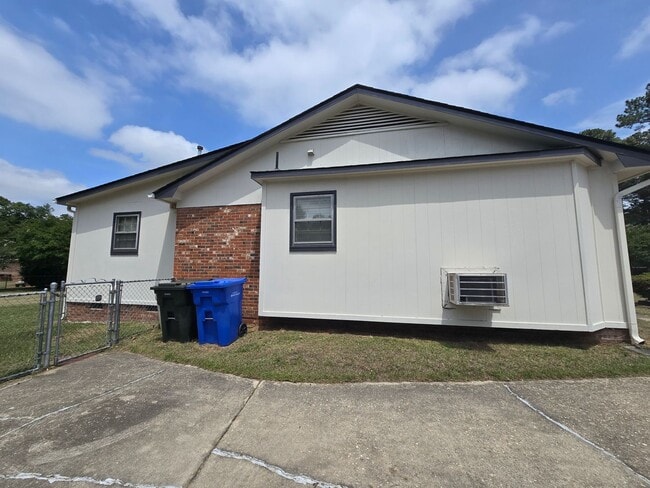 Building Photo - 5247 Brownwood Ct