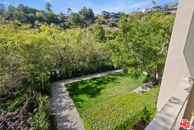 Building Photo - 1330 N Wetherly Dr