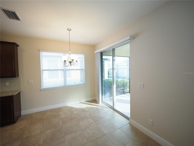 Building Photo - 995 Molly Cir