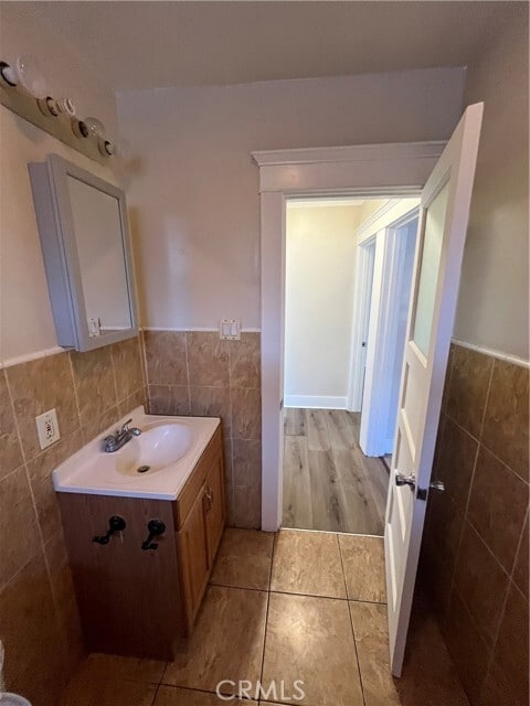Building Photo - 1349 W 49th St