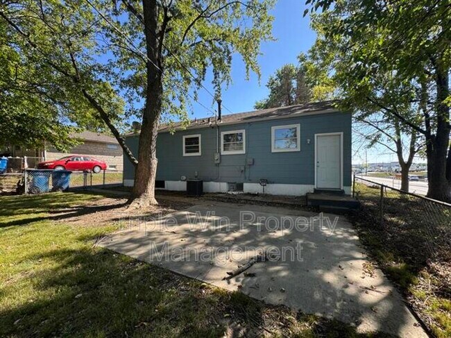 Building Photo - 8629 Elwyn Dr