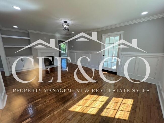 Building Photo - Spacious 3 bedroom home now available in Spartanburg!