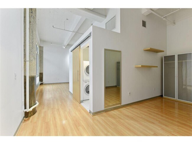 Building Photo - 700 N Washington Ave
