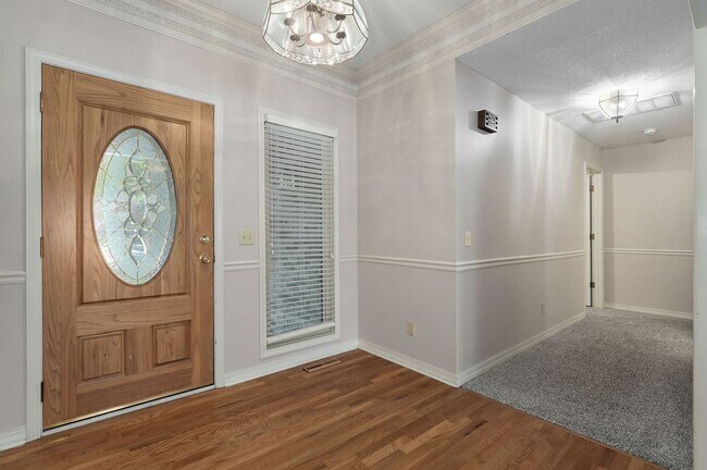 Building Photo - Charming 3 Bed | 2 Bath Home with Beautiful Outdoor Living