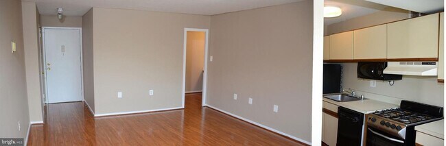 Building Photo - 2500 N Van Dorn St