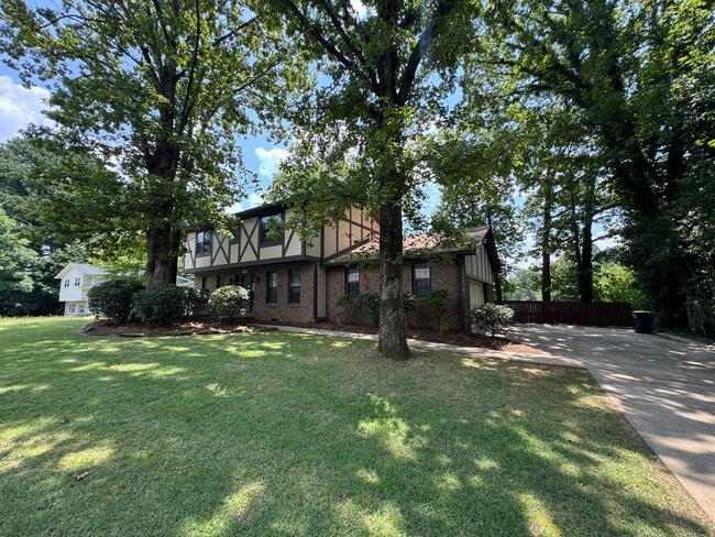 Building Photo - Renovated 3/2.5 House in Chieftain Hills- ...