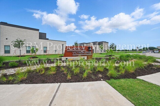 Building Photo - 2121 Luna Dr