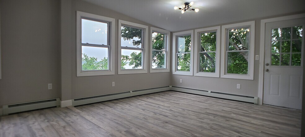 Building Photo - 113 Maple Ave