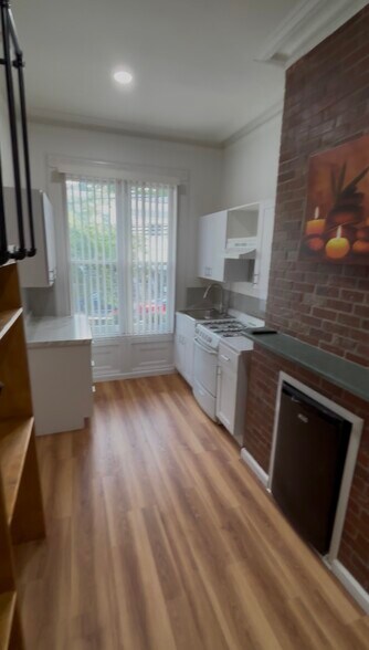 Building Photo - 605 Bramhall Ave
