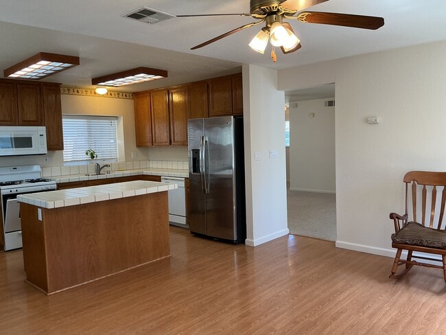 Building Photo - 8852 Gemwood Way