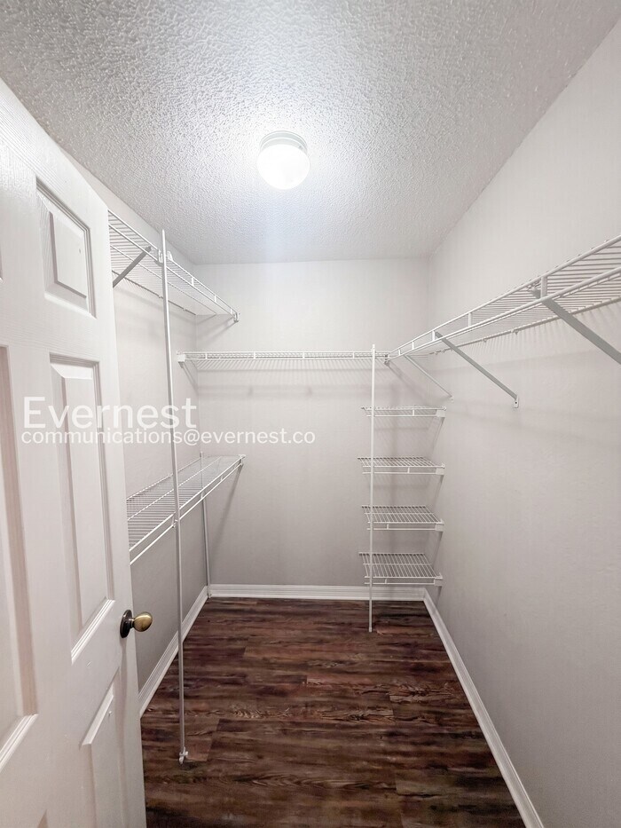 Building Photo - 18001 Richmond Pl Dr